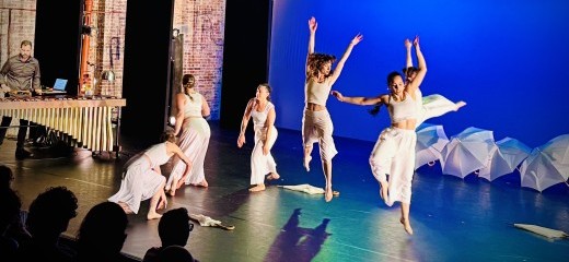 In Mulgrew’s premiere, Improvisation for the Future, dancers Shelby Bakota, JA Kirk, India Scott, Nerissa Tunnessen, Jasmin Cicchino, and Leslie Ann Pike, alongside percussionist Andy Thierauf, blur the lines between sound and movement in a spirited performance. Umbrellas become central props—sometimes statues, sometimes partners—adding elements of surprise and stillness to a piece rich with playful energy and shifting roles.